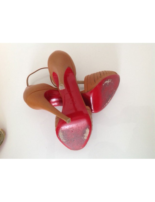 Sandales CHRISTIAN LOUBOUTIN T 38 cuir gold