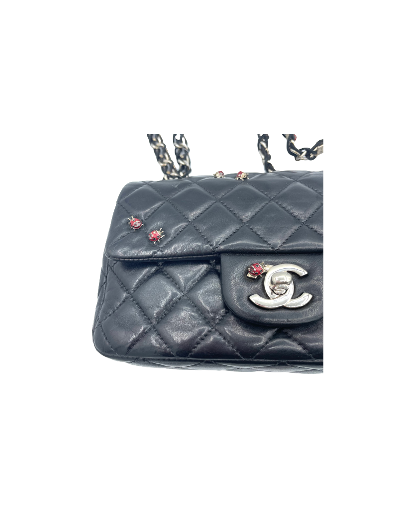 Sac Ladybug CHANEL // Valois Vintage Paris 8 rue des Saussaies Paris 8