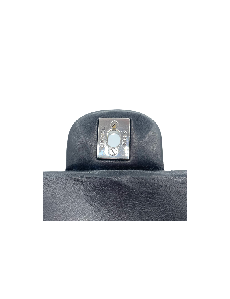 Sac Ladybug CHANEL // Valois Vintage Paris 8 rue des Saussaies Paris 8