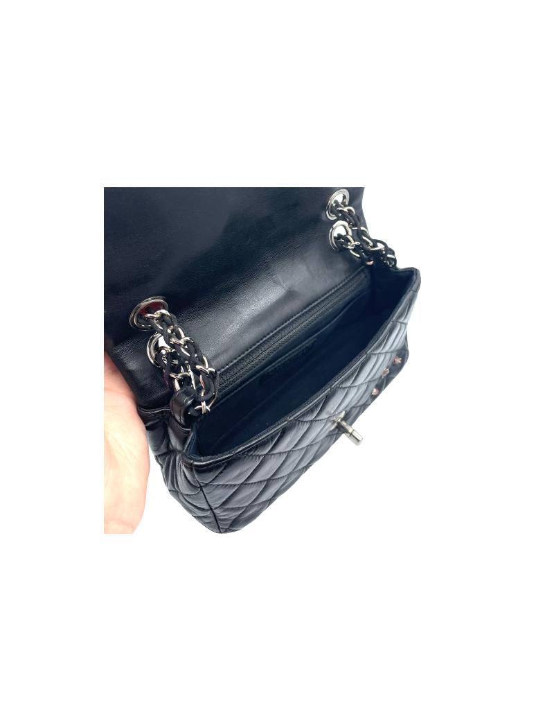 Sac Ladybug CHANEL // Valois Vintage Paris 8 rue des Saussaies Paris 8