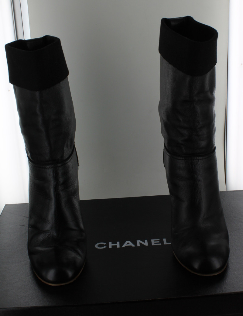 Boots CHANEL  t 39.5 cuir noir 