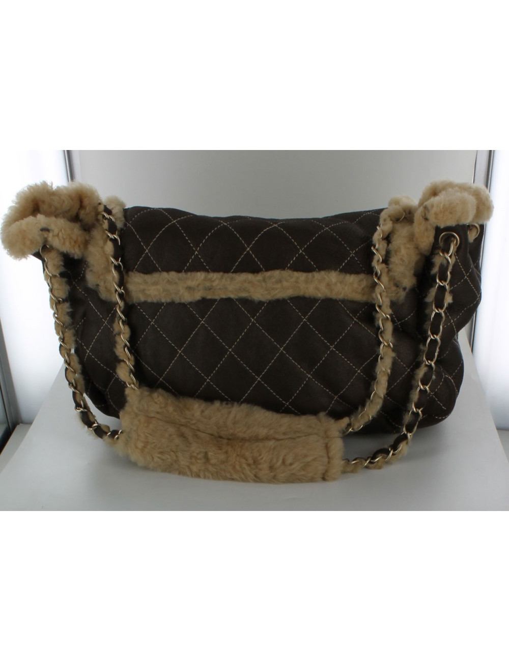 sac CHANEL en peau retourné