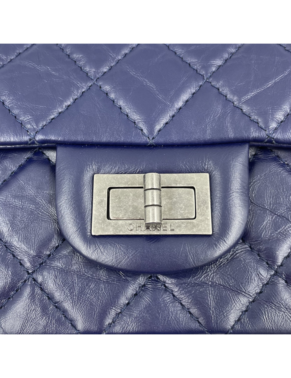 2.55 Bleu CHANEL cuir froisé