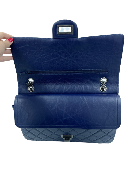 2.55 Bleu CHANEL cuir froisé