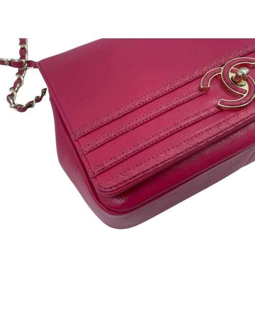 Sac CHANEL carré en cuir rose fushia liseré en python