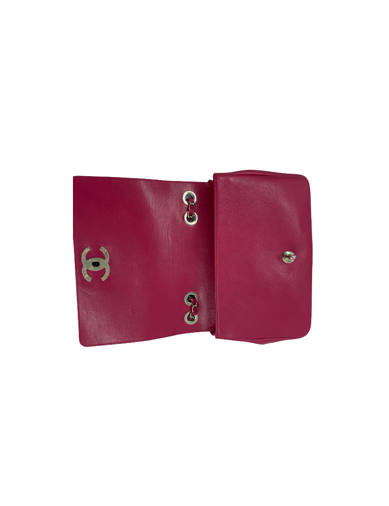 Sac CHANEL carré en cuir rose fushia liseré en python