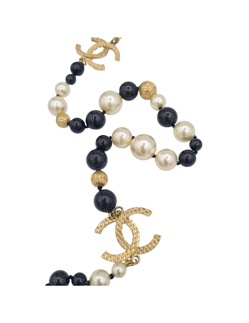 Sautoir CHANEL perles noires nacrées