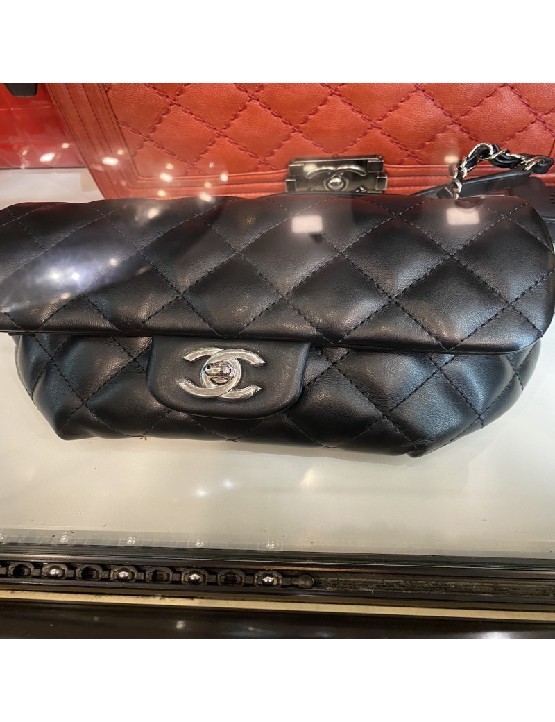 Sac ceinture banane CHANEL