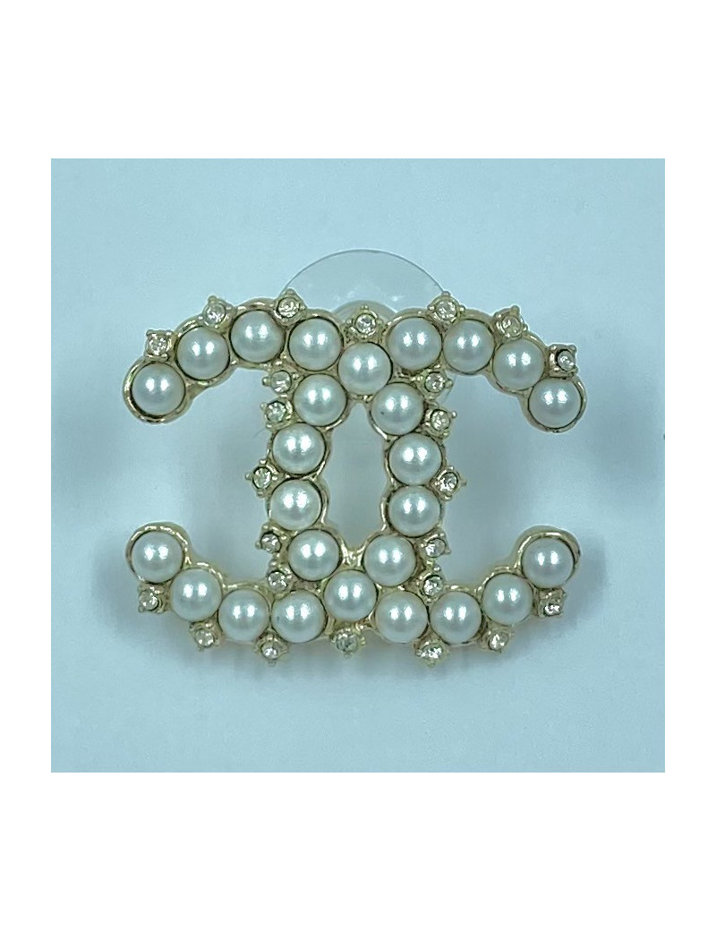 Grands clous d'oreilles CHANEL perles nacrées