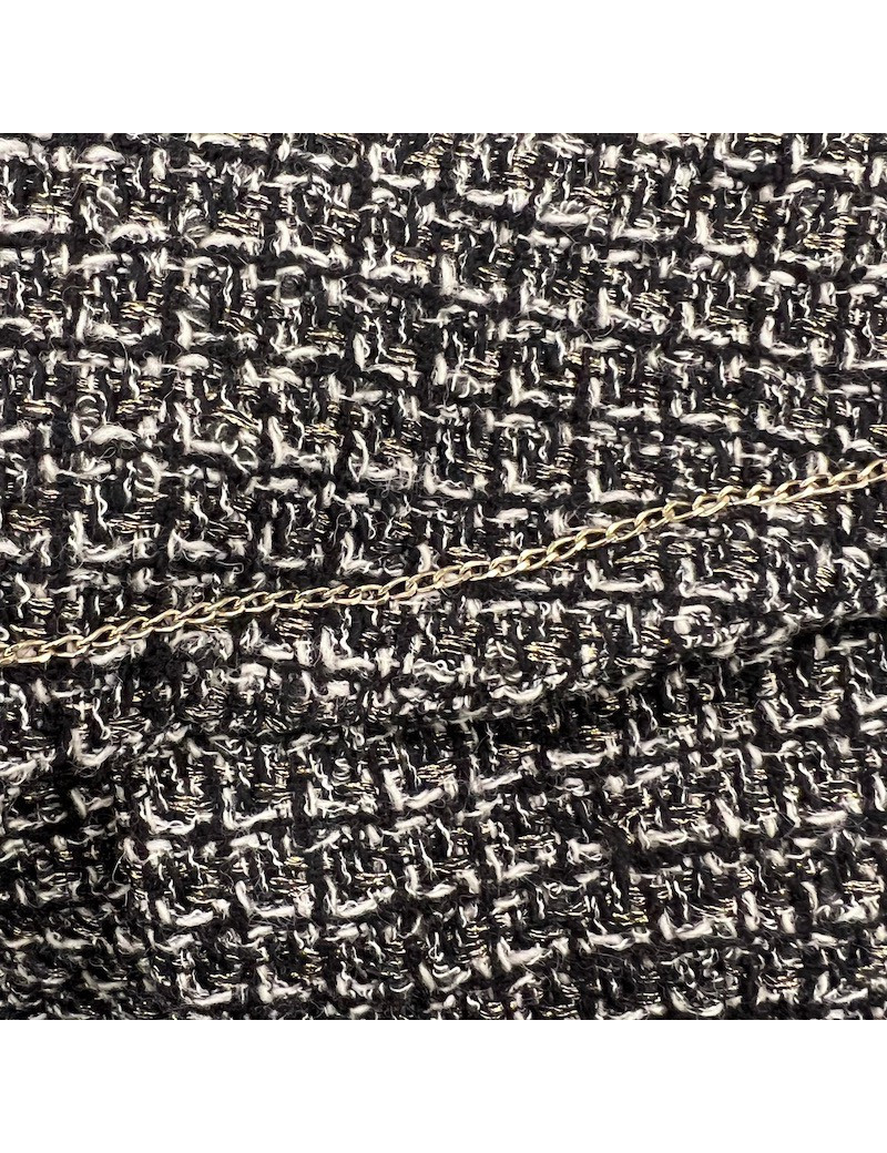 Veste T34 CHANEL en tweed noir et blanc avec fil doré. Fermeture avec zip et deux poches passepoilées sur le devant