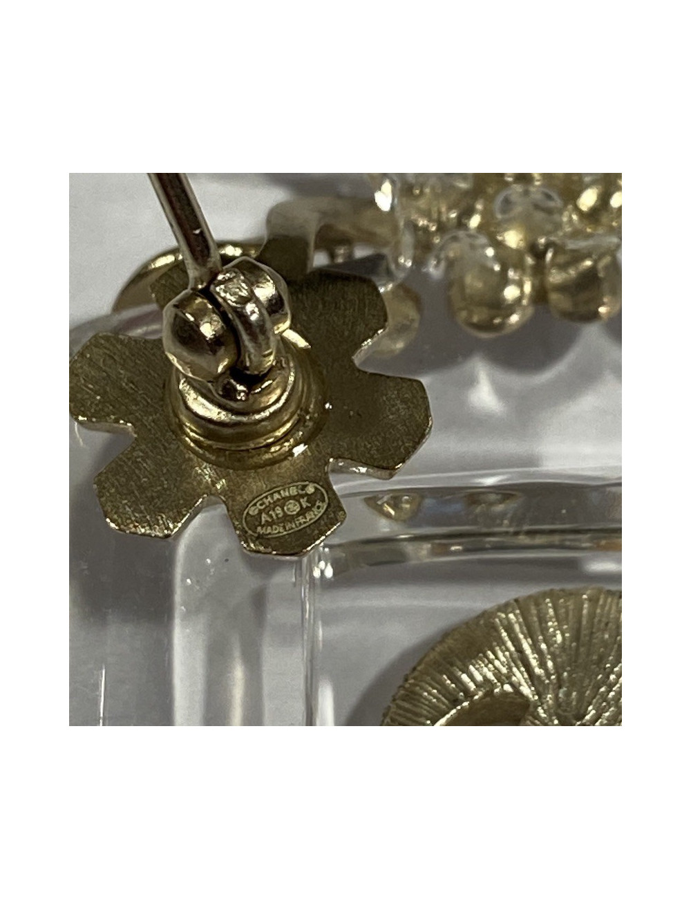 Broche bouteille de parfum CHANEL 