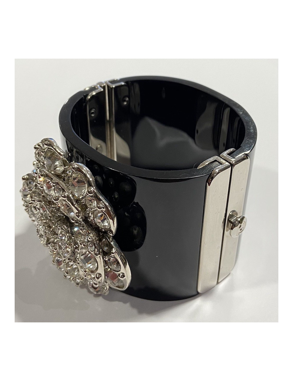 Manchette CHANEL camélia brillants