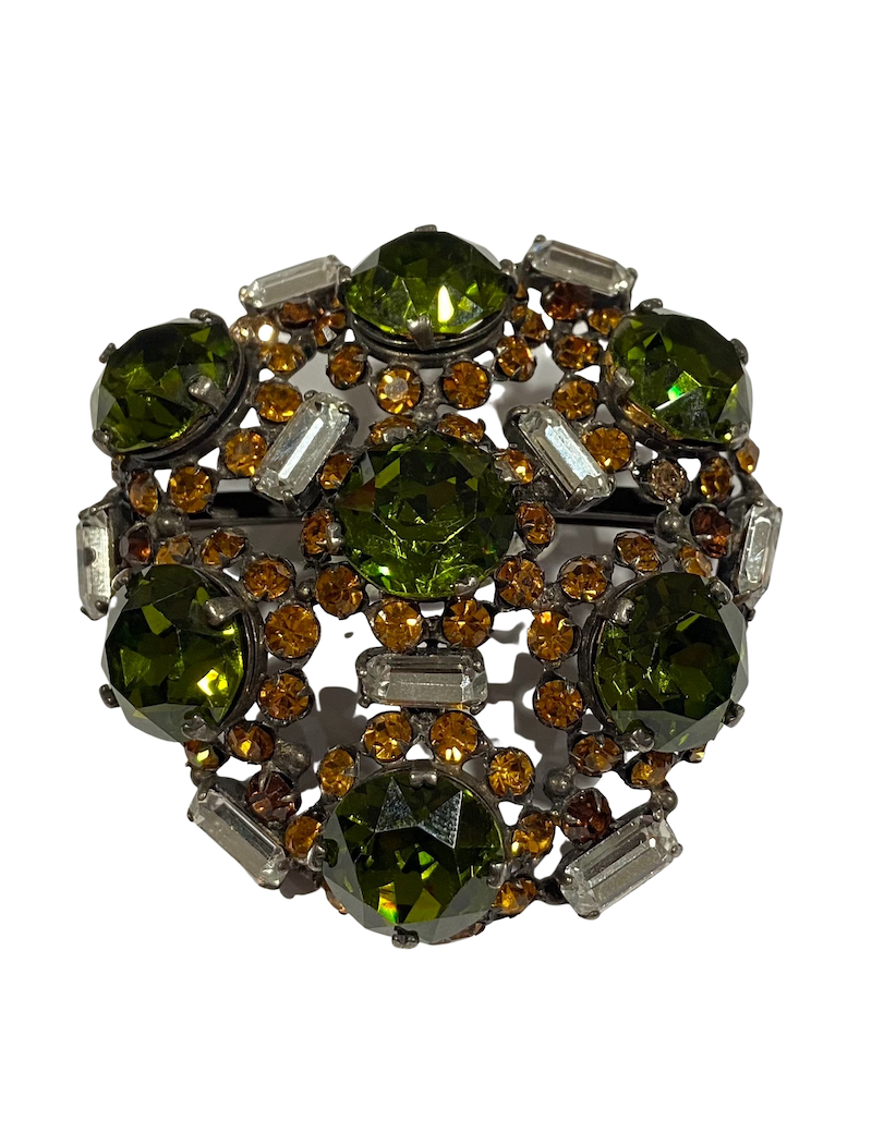 Broche sertie de cabochons verts et baguettes cristal