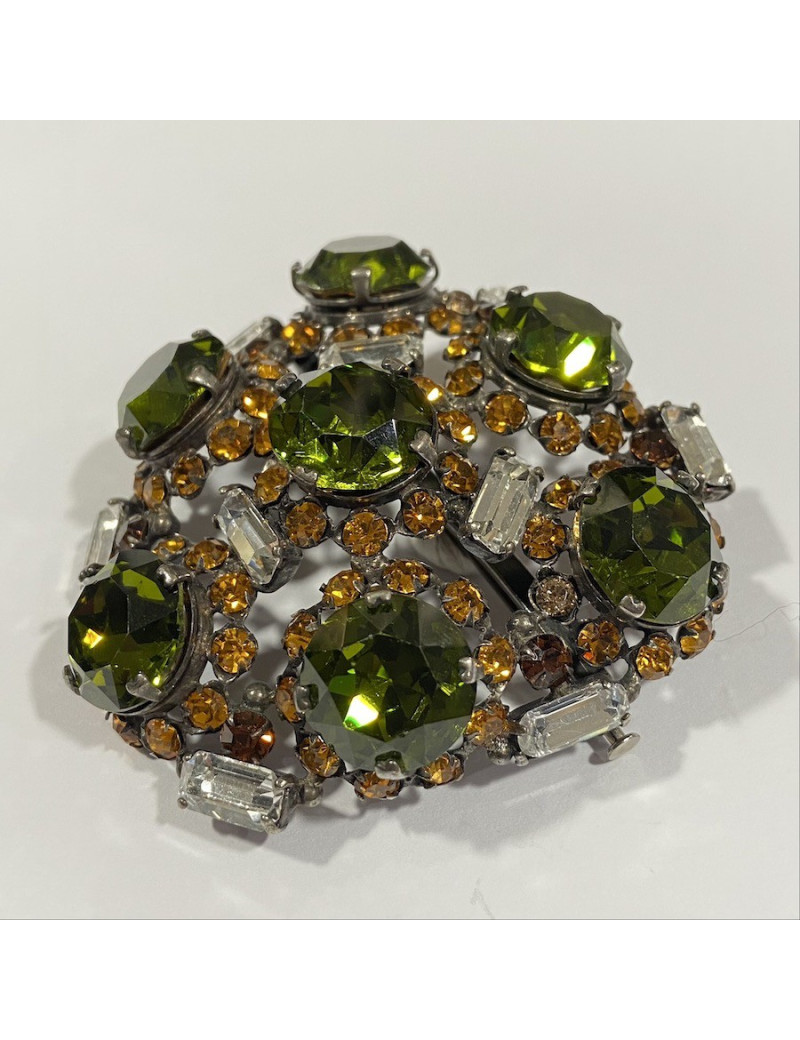 Broche sertie de cabochons verts et baguettes cristal