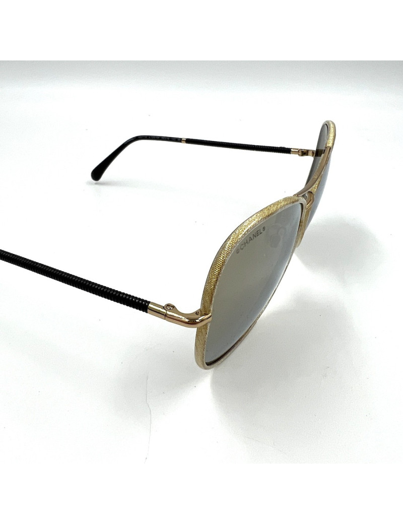 Paire de lunettes de soleil CHANEL aviateur