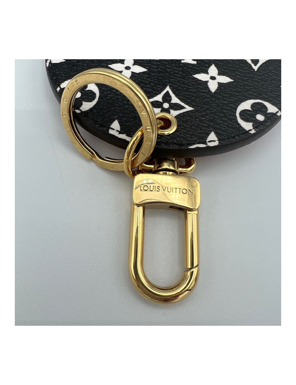 LOUIS VUITTON Round Key Holder - New Occasion Certified Authentic