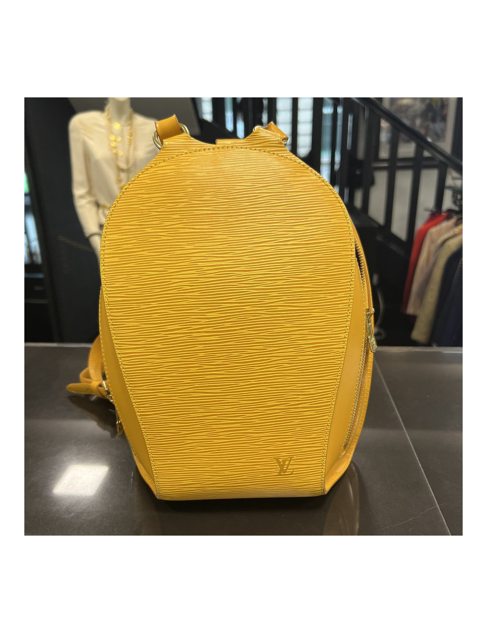 Sac à dos LOUIS VUITTON cuir épi jaune