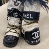 Bottes après-ski Chanel noires et blanches chaînes dorées T38-40