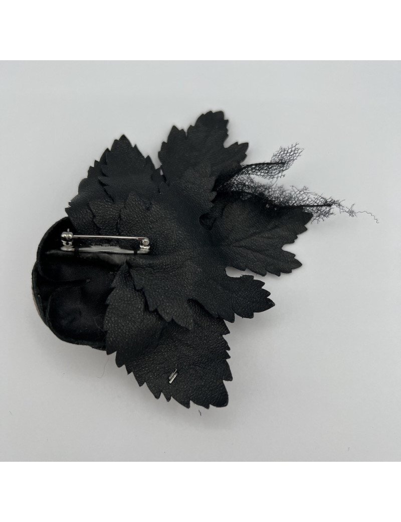 Broche CHANEL cuir moiré