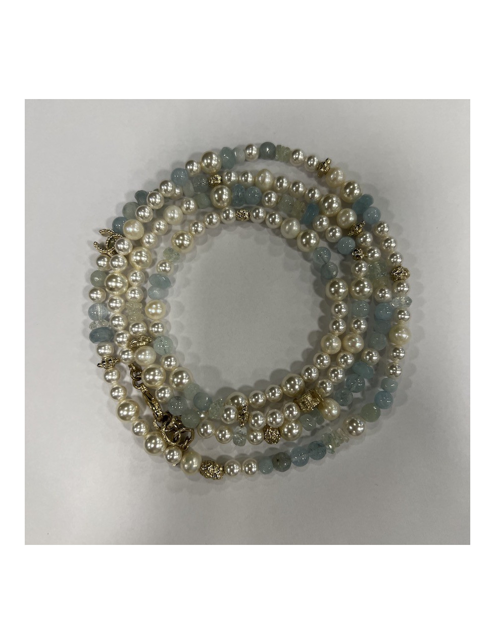 Sautoir CHANEL perles nacrées bleu clair