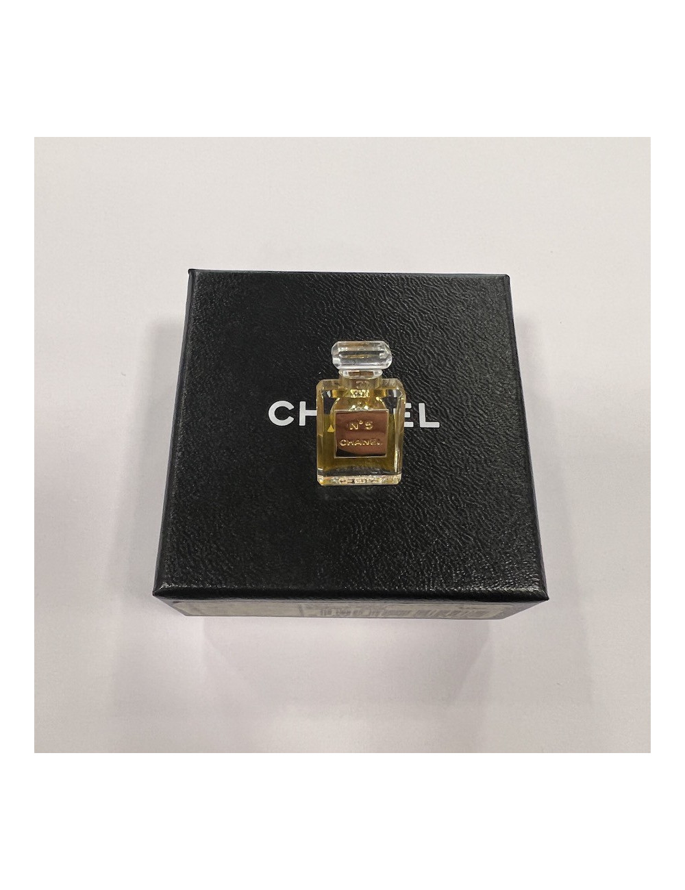 Pin's CHANEL P/E 2005