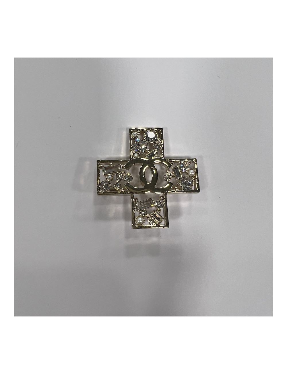 Broche CHANEL croix sertie brillants