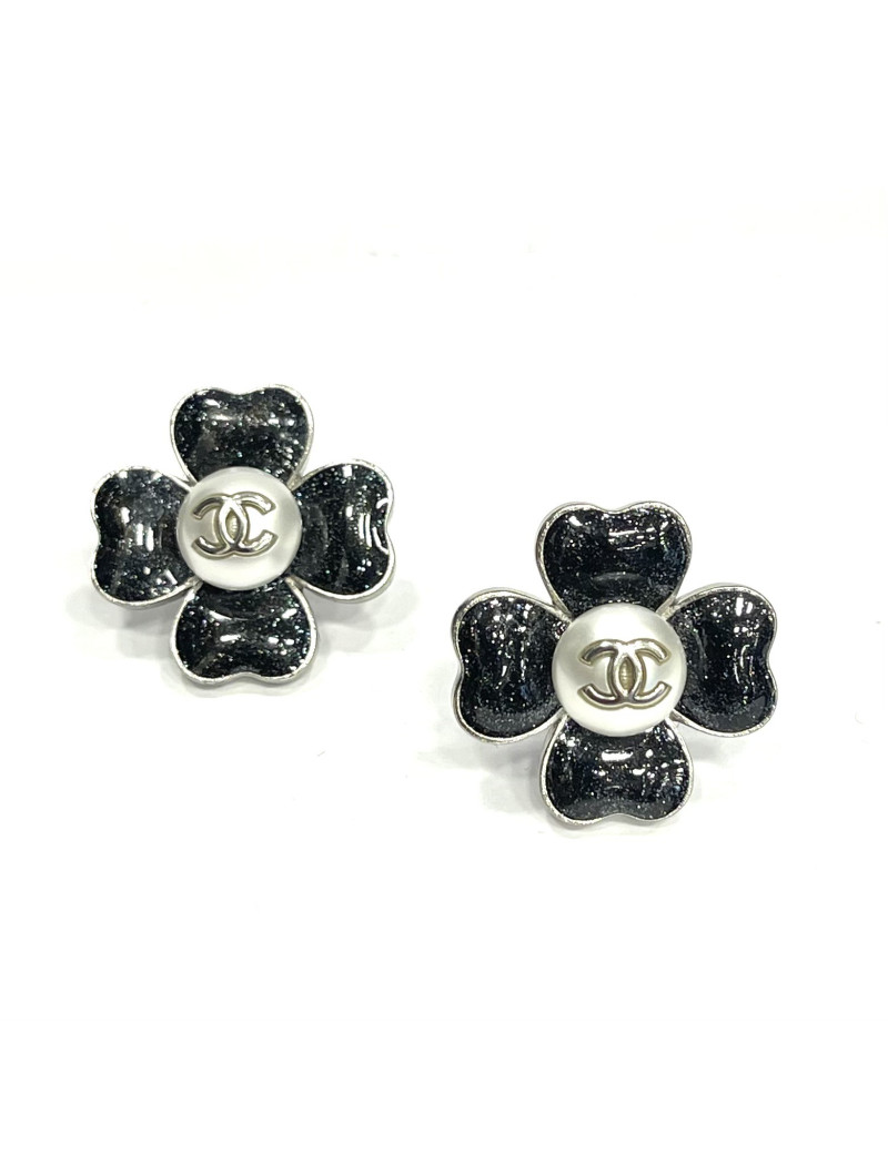 Clous trèfle CHANEL émaillé noir