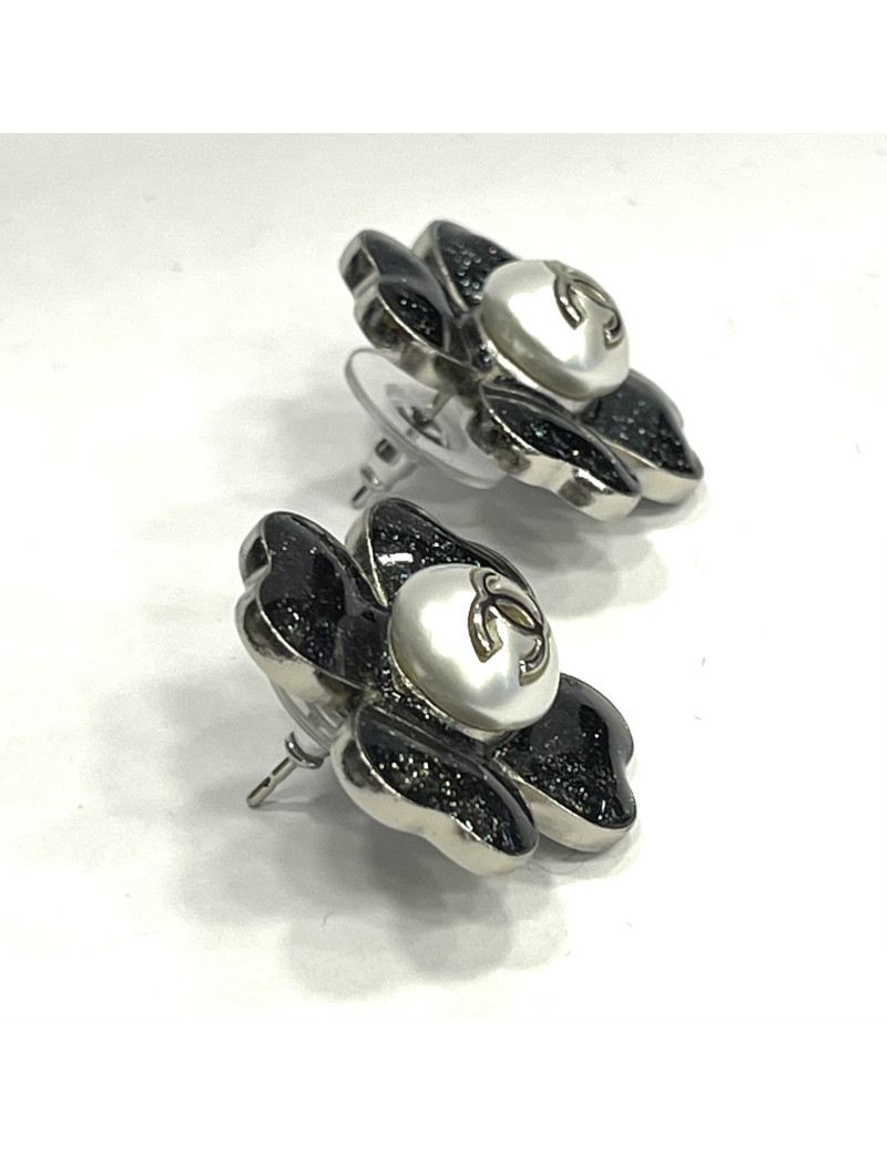 Clous trèfle CHANEL émaillé noir