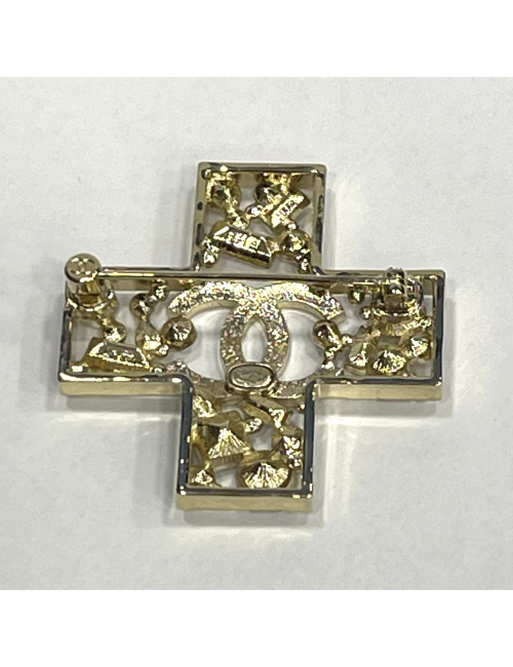 Broche CHANEL croix sertie brillants