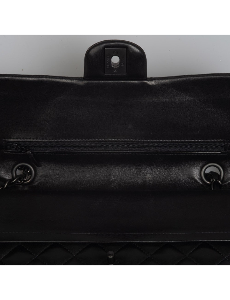 Timeless CHANEL cuir d'agneau all black