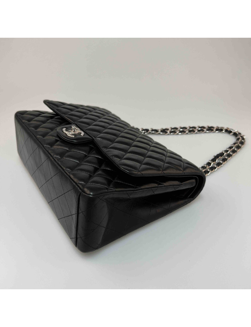 Maxi Jumbo CHANEL cuir d'agneau noir