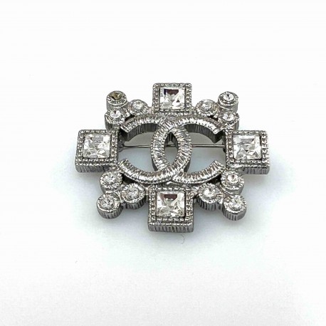 CHANEL CC Brooch in Silver Plate Metal and Crystal Occasion Certified