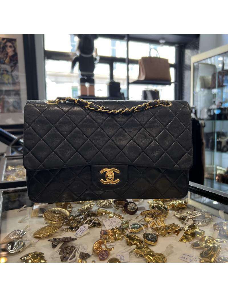 Timeless CHANEL noir vintage matelassé