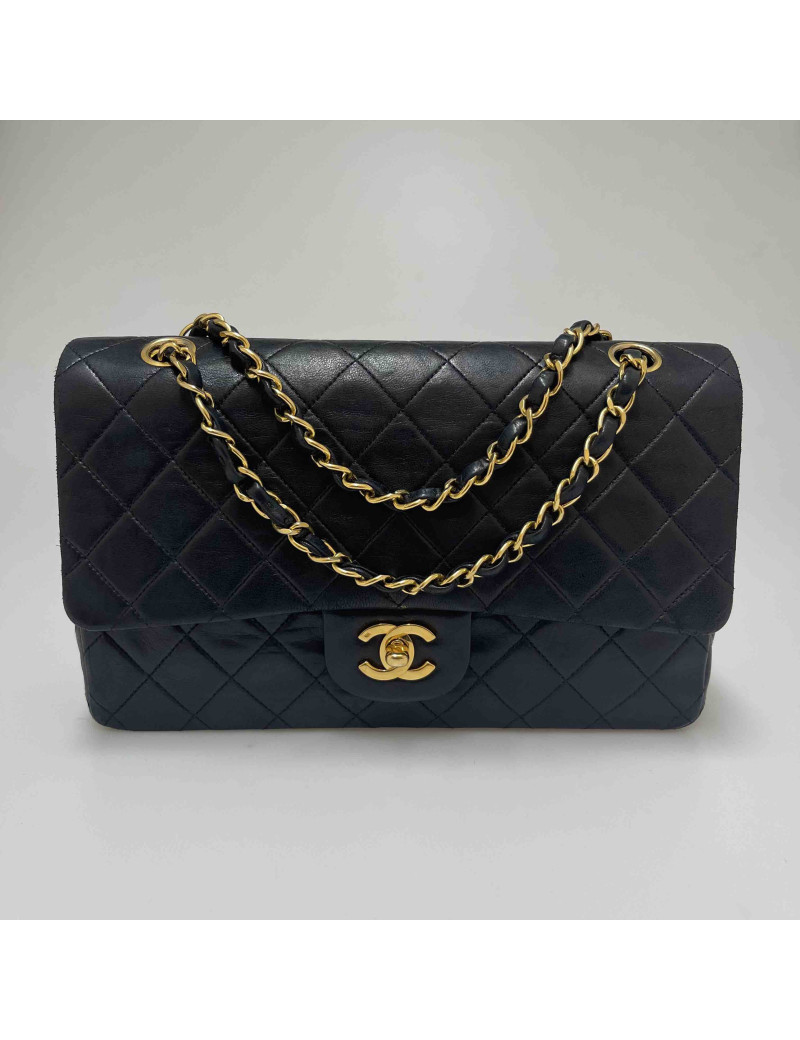 Timeless CHANEL noir vintage matelassé