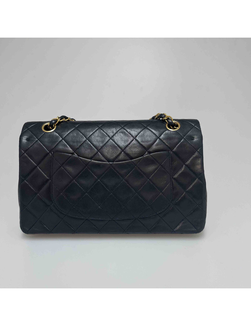 Timeless CHANEL noir vintage matelassé