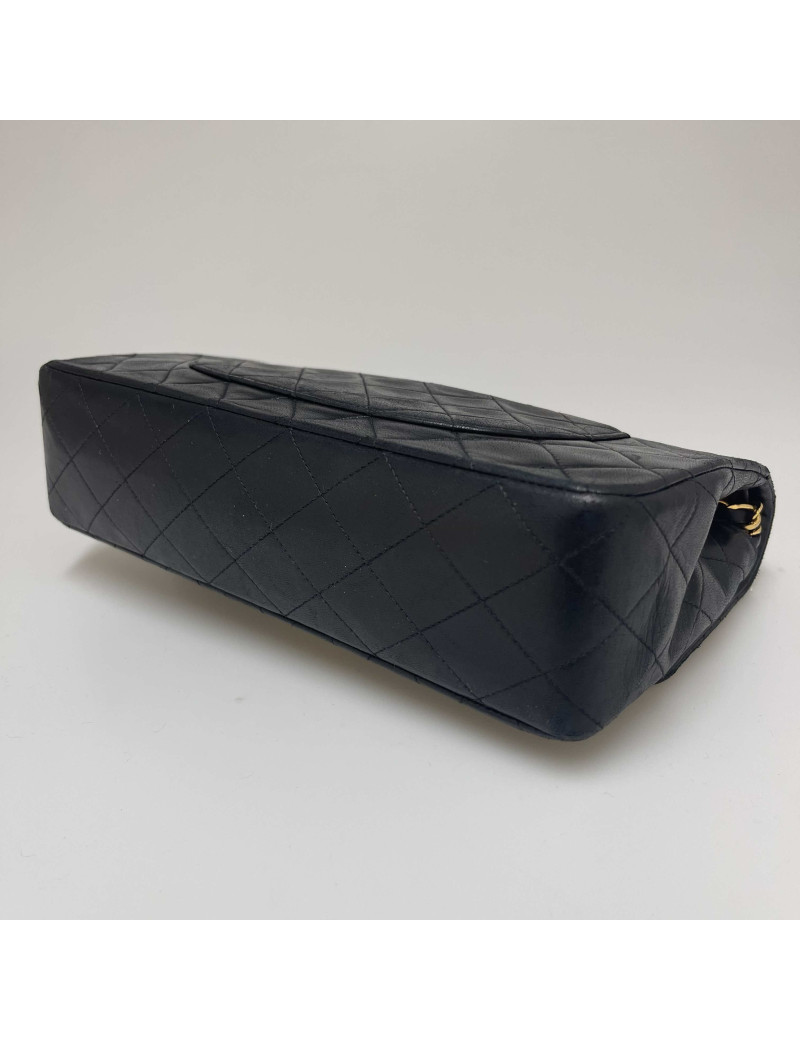 Timeless CHANEL noir vintage matelassé