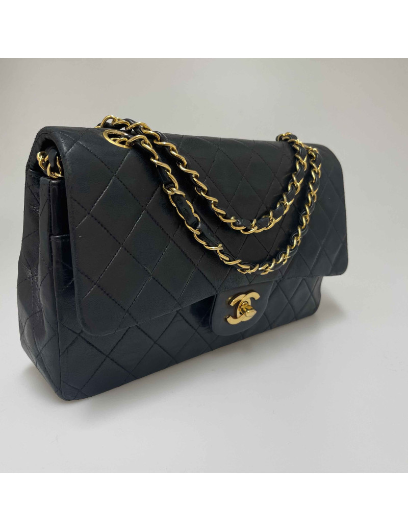 Timeless CHANEL noir vintage matelassé