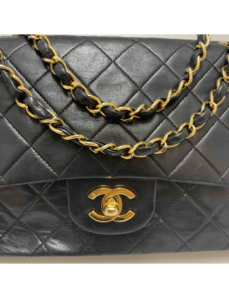 Timeless CHANEL noir vintage matelassé