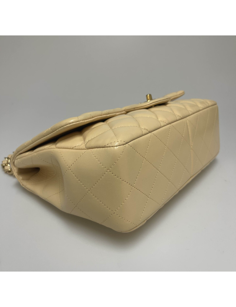 Jumbo CHANEL cuir d'agneau beige