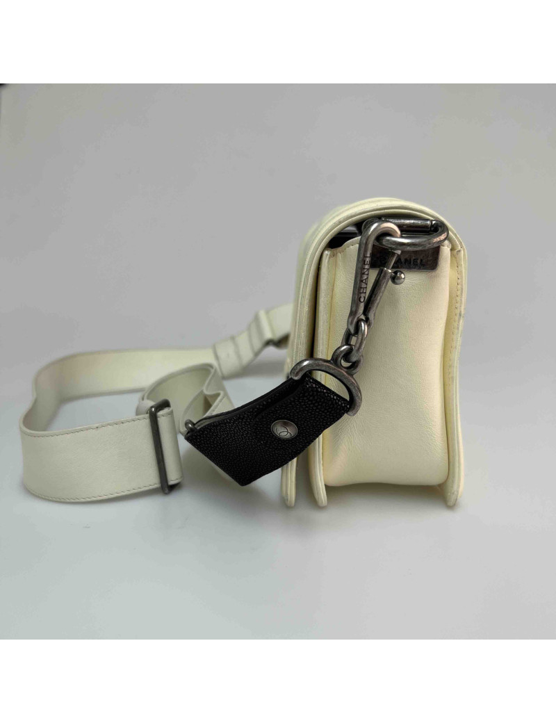 Sac Boy CHANEL coquille d'oeuf bandoulière