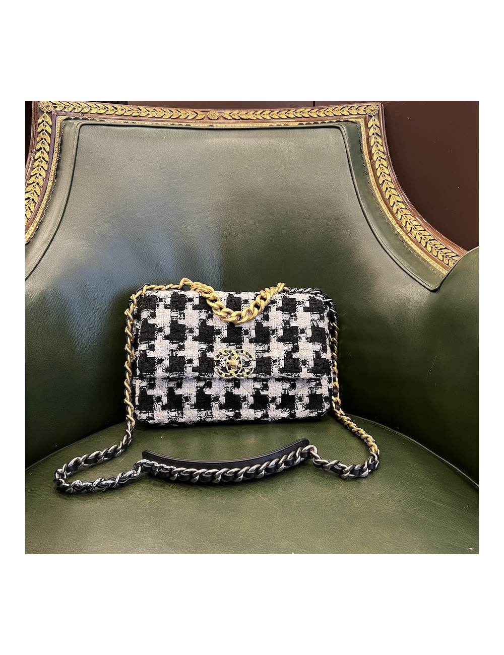 Sac 19 CHANEL Tweed noir et blanc