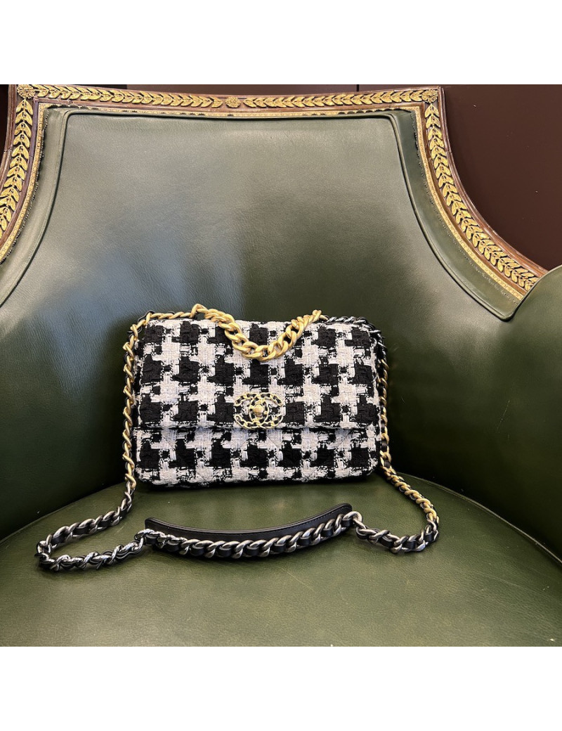 Sac 19 CHANEL Tweed noir et blanc