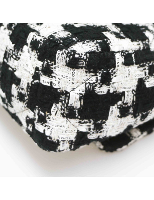 Sac 19 CHANEL Tweed noir et blanc