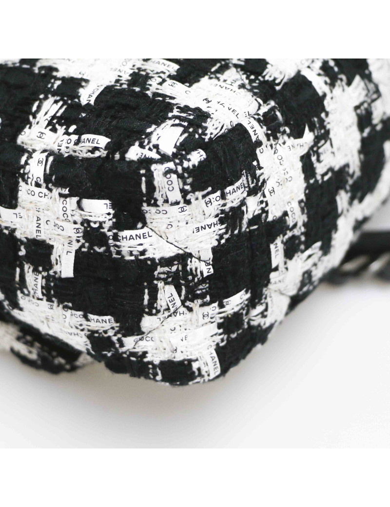 Sac 19 CHANEL Tweed noir et blanc