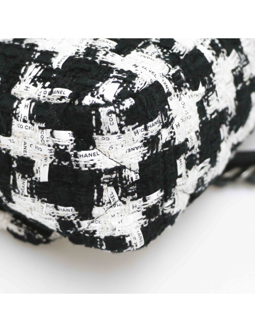 Sac 19 CHANEL Tweed noir et blanc