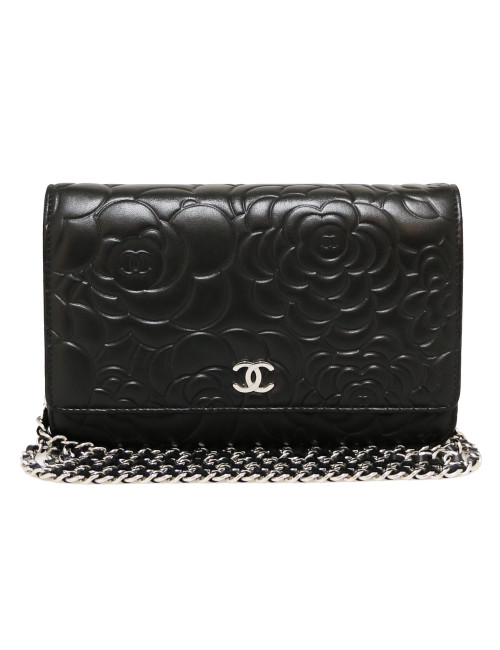 Wallet on chain CHANEL camélias noirs embossés