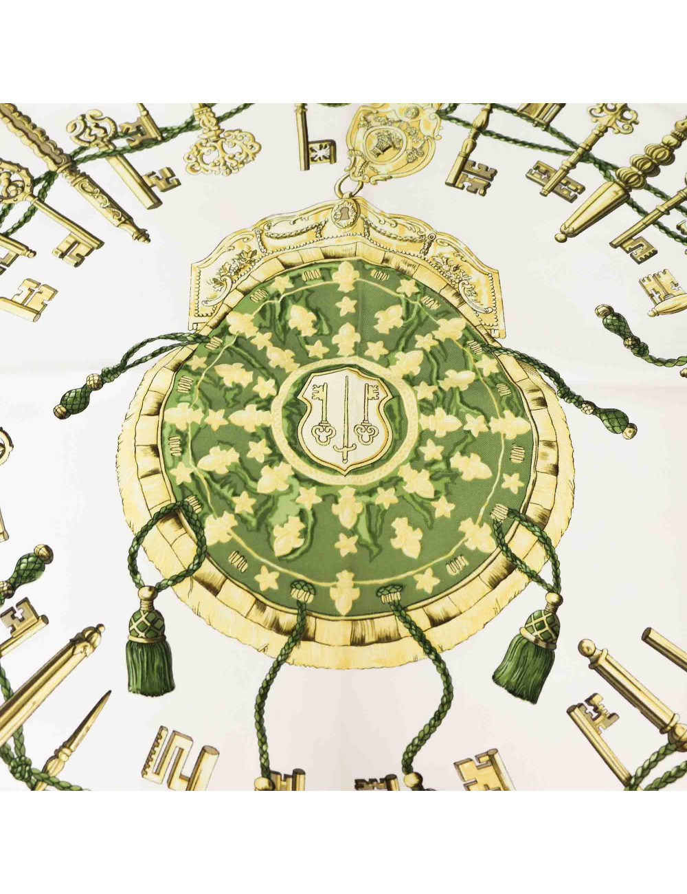 Carré HERMES Les Clés en soie beige et vert