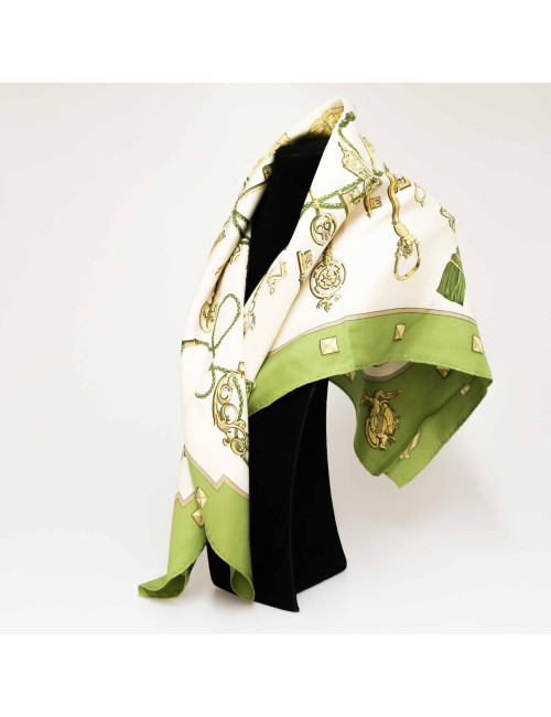 Carré HERMES Les Clés en soie beige et vert