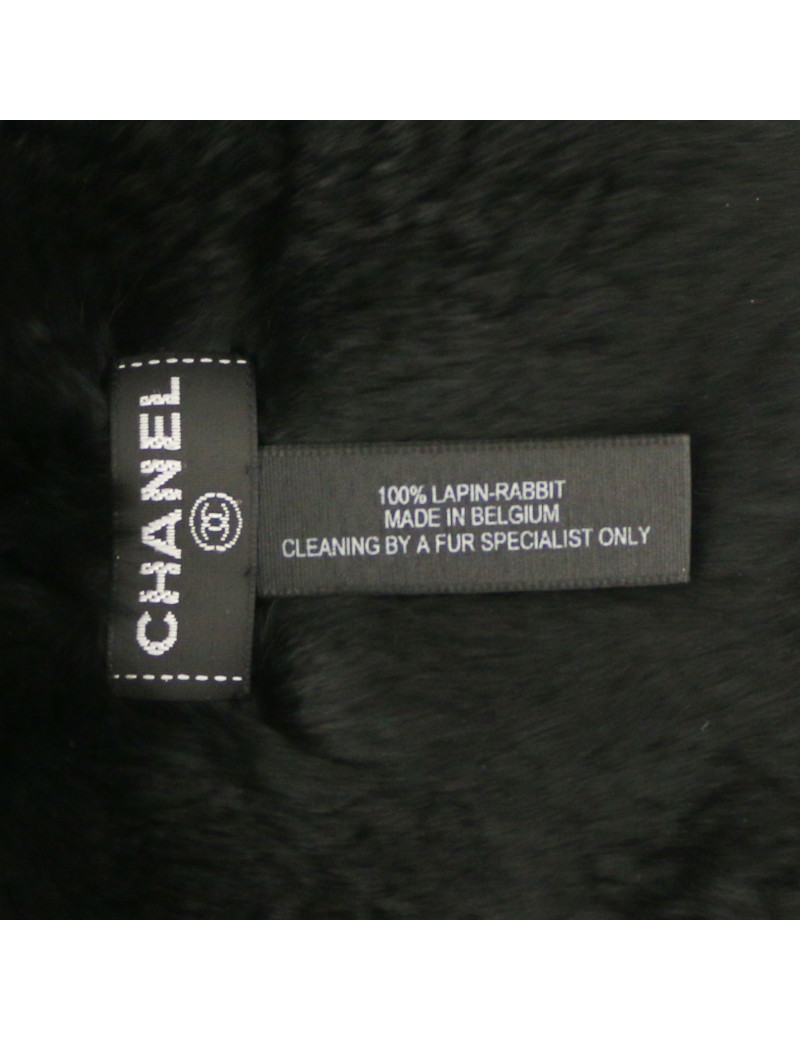CHANEL rabbit fur collar with brooch