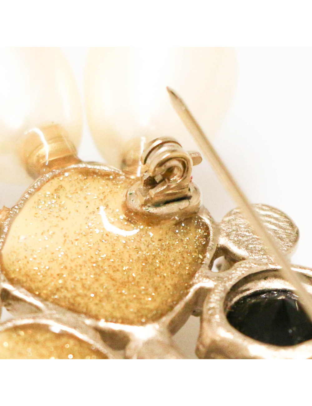 Broche CHANEL perles nacrées 